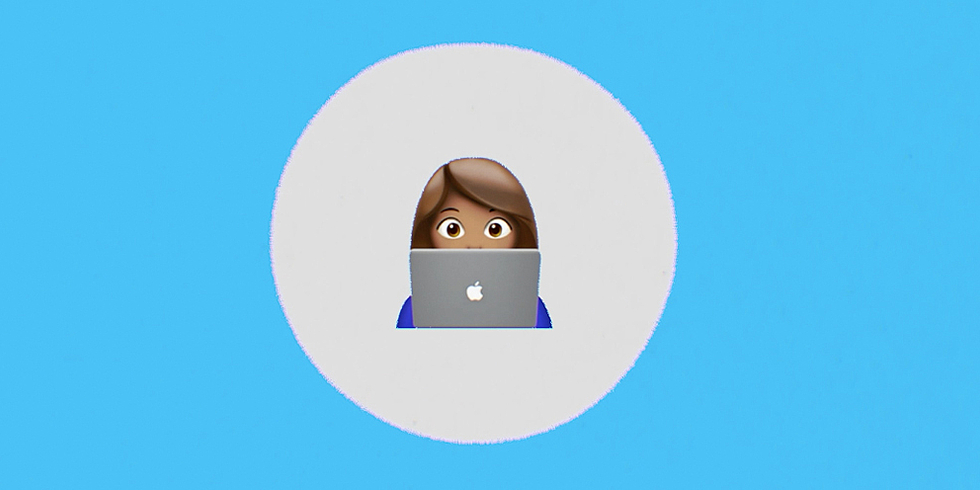 Illustration von einer Frau vor dem Laptop