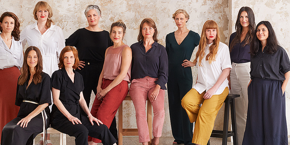 Gruppenfoto aller elf Designerinnen