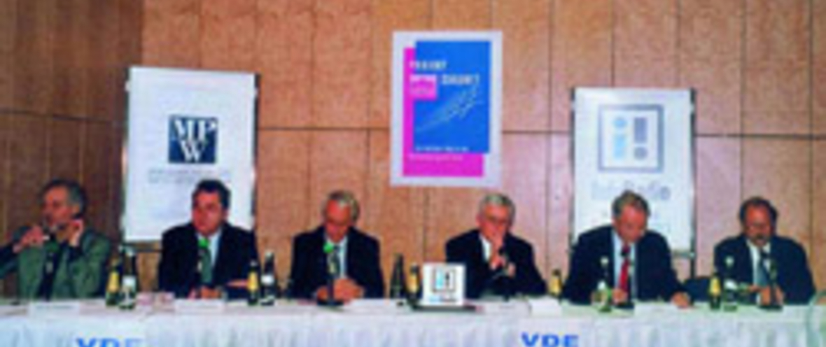Georg Rückriem, Jörg Eberspächer, Uwe Thomas, Moderator Alfred Eichhorn, Jörg Menno Harms, Prof. Dr. Bernd Mahr (v.l.)